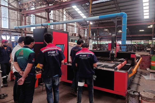 Grande machine de découpe laser