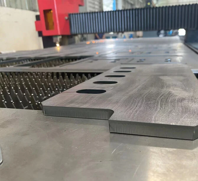 L'application de la machine de découpe laser à fibre de 12kw Remcor Spark dans la coupe de feuilles ou de tuyaux lourds