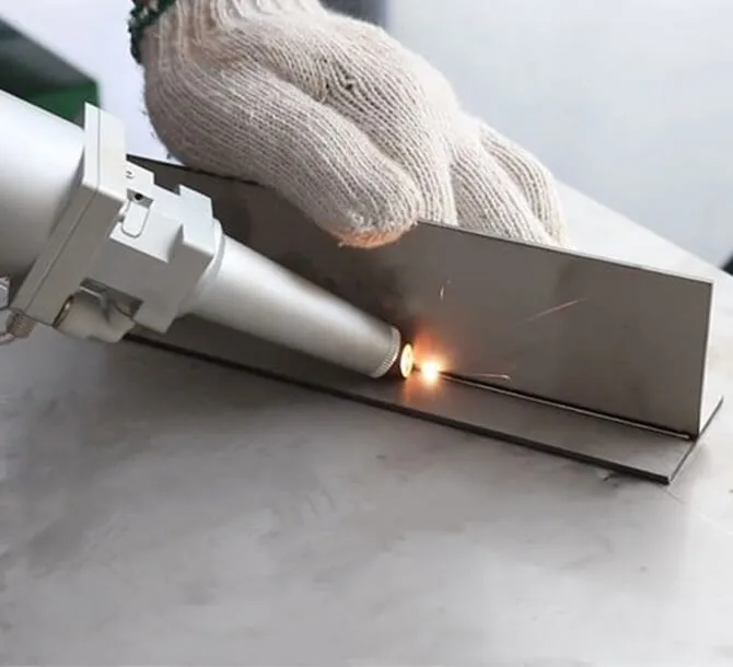 Comment les voitures électriques bénéficient de la technologie de soudage au laser et de coupe