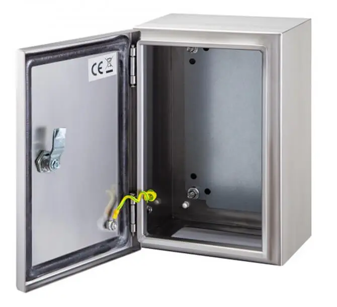 Lignes de bobine de remcor dans le traitement des armoires électriques