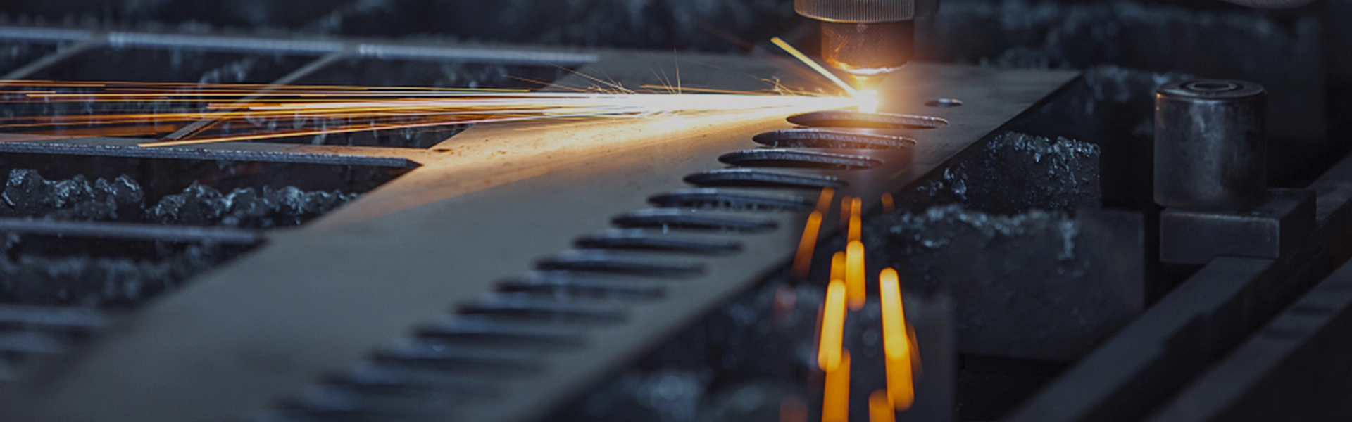 Machine laser dans l'acier structurel