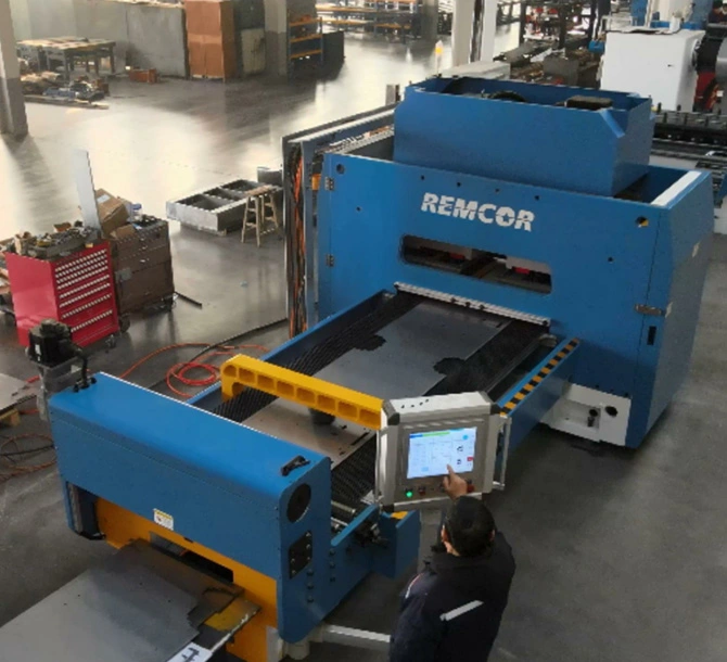 Les lignes de traitement de poinçonnage dans les profils d'instruments médicaux