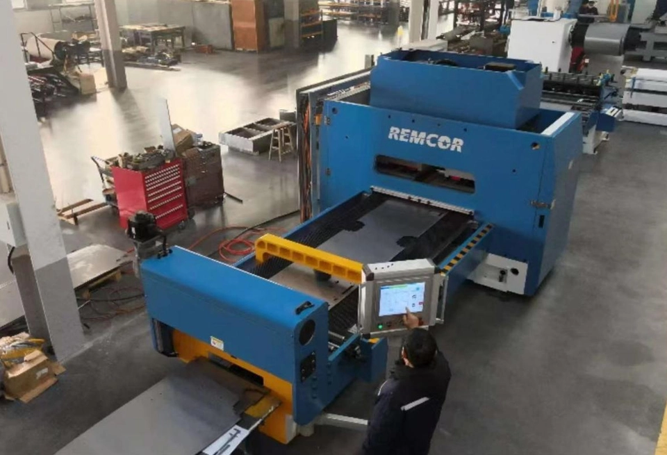 L'avenir de la fabrication: les poinçonneuses de la Fed de bobines de Remcor